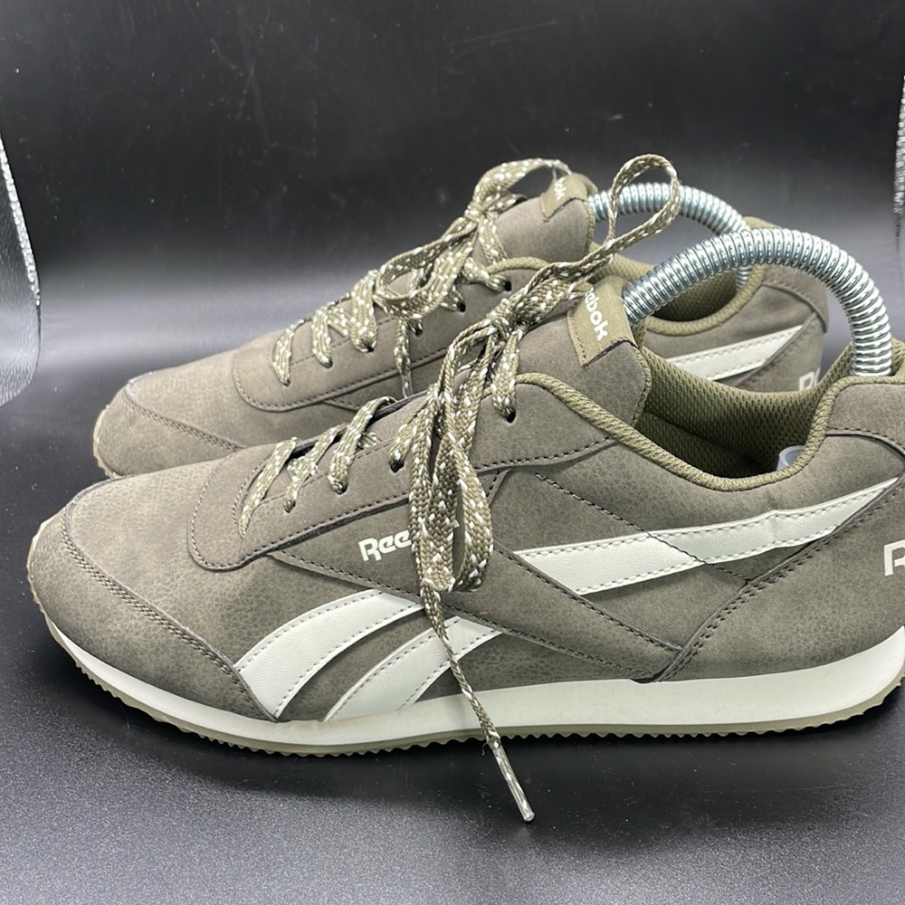 Reebok Sz 7.5 Women’s & Mens Sz 6 - like New Moss Green Athletic Shoes